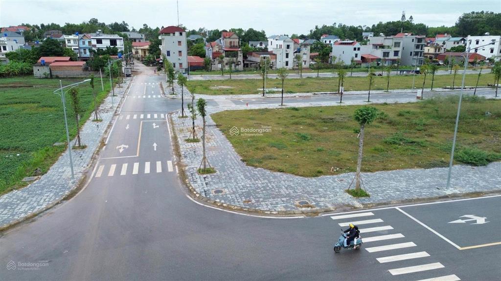 Cần bán lô đất 2 mt đường đối diện bãi đỗ xe dự án xuân hương lake side, lạng giang, bắc giang