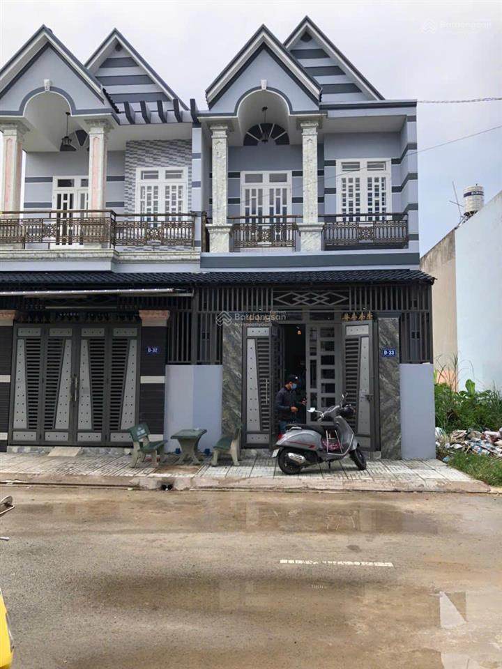 Chính chủ cần bán gấp căn nhà 1 trệt 1 lầu ngay kdc trần anh, mỹ hạnh nam, đức hòa, long an