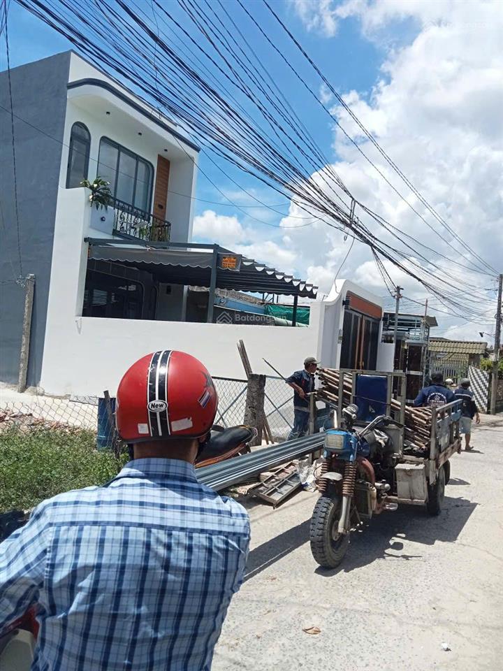 Chính chủ cần bán căn nhà đẹp không gian mở hiện đại ngay xã mỹ hạnh nam, đức hòa, long an
