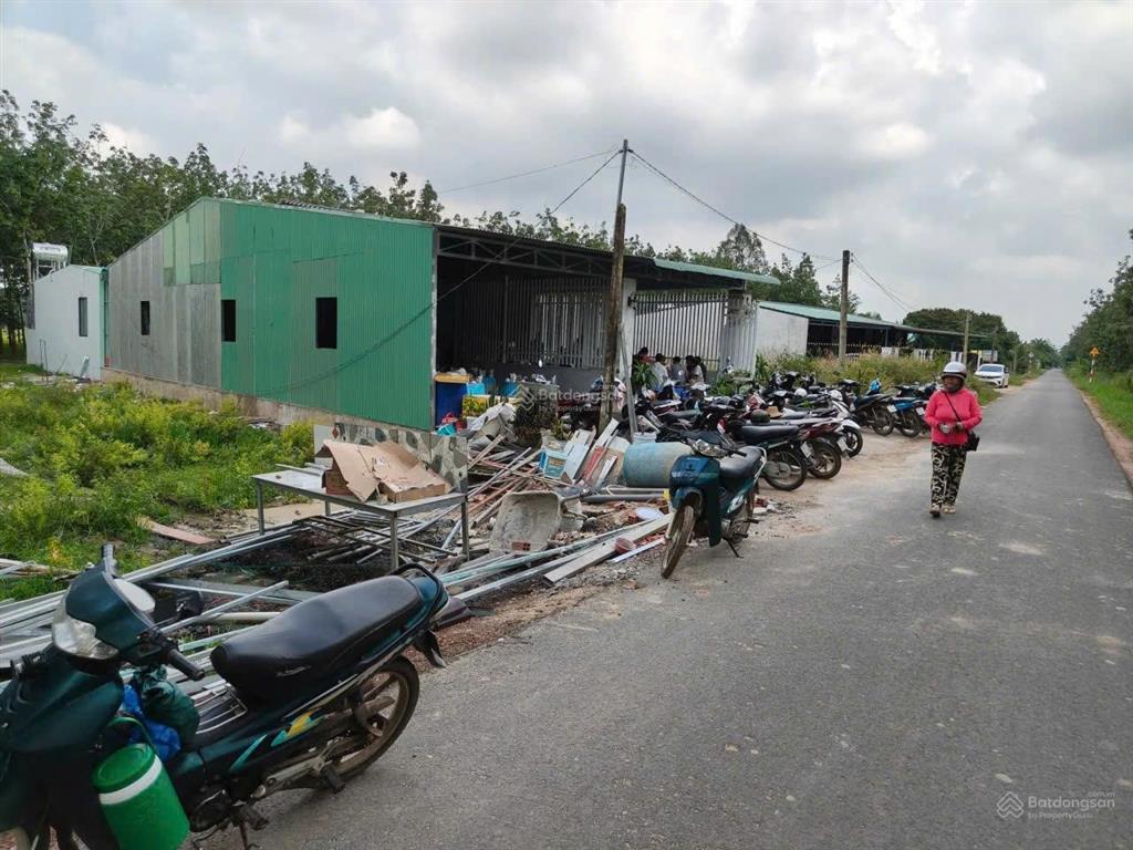 Chính chủ cần bán gấp căn nhà mặt tiền đường dh13, xã chà là, dương minh châu, tây ninh