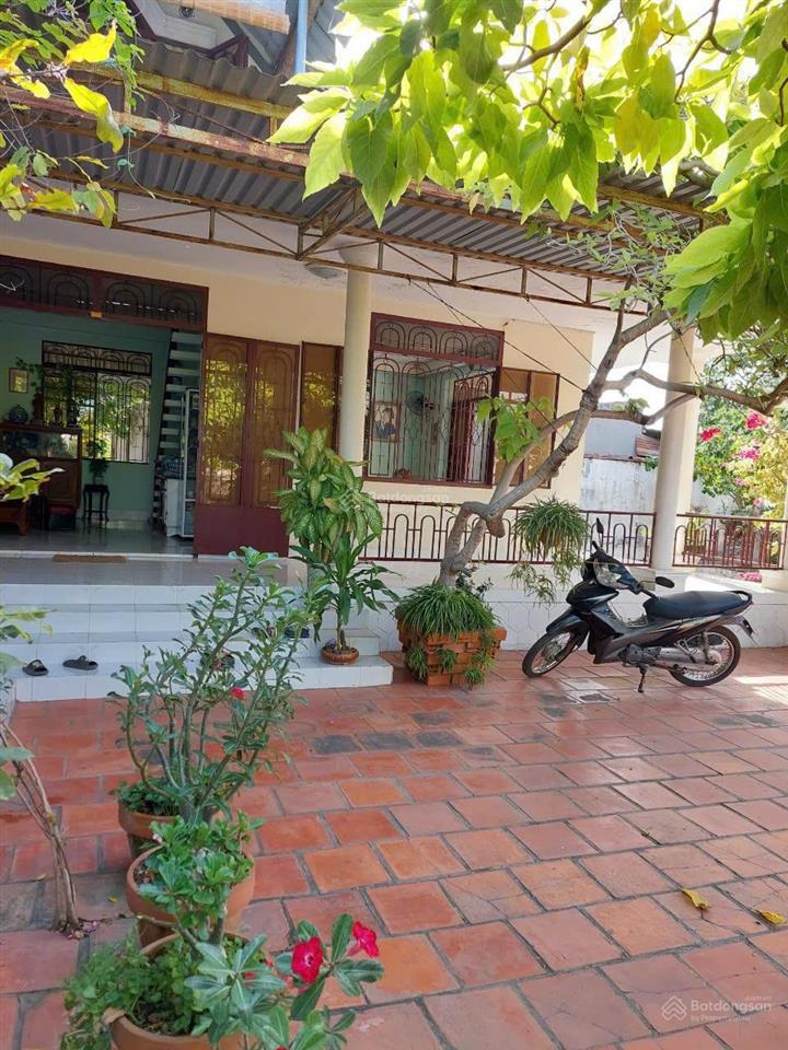 Chính chủ cần bán lô đất vị trí đẹp ngay mặt tiền đường hồ xuân hương, mũi né, phan thiết