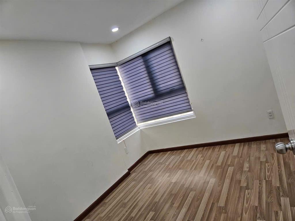 Cho thuê căn hộ diamond riverside 3 phòng ngủ 86m2 quận 6, nhà trống có ít đồ điện, giá 10triệu/th