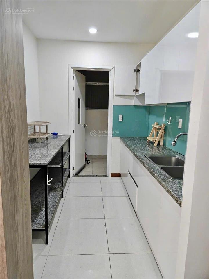 Cho thuê căn hộ diamond riverside 3 phòng ngủ 86m2 quận 6, nhà trống có ít đồ điện, giá 10triệu/th