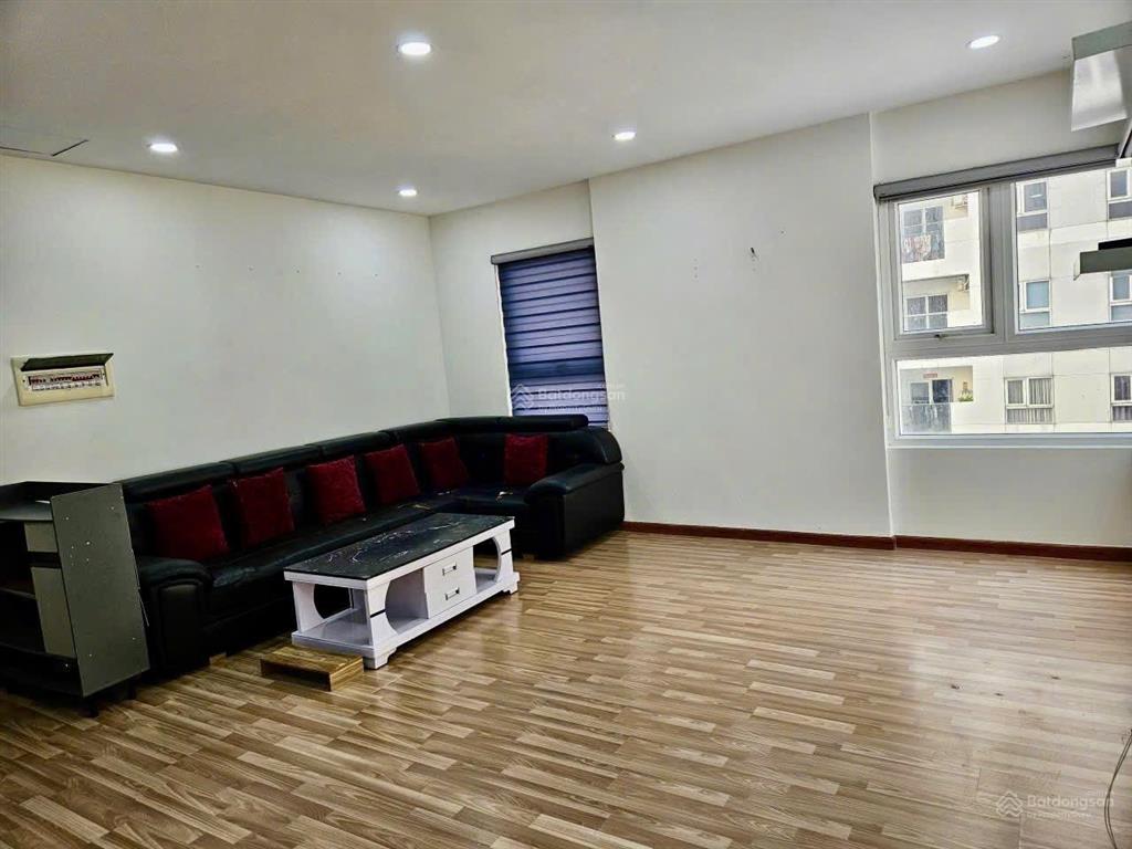 Cho thuê căn hộ diamond riverside 3 phòng ngủ 86m2 quận 6, nhà trống có ít đồ điện, giá 10triệu/th