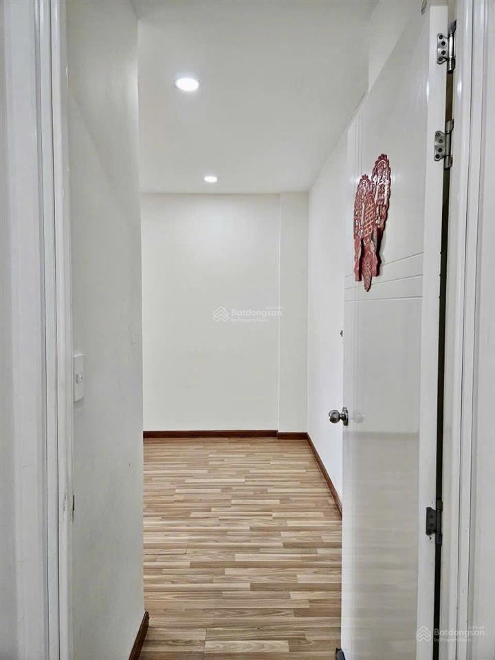 Cho thuê căn hộ diamond riverside 3 phòng ngủ 86m2 quận 6, nhà trống có ít đồ điện, giá 10triệu/th