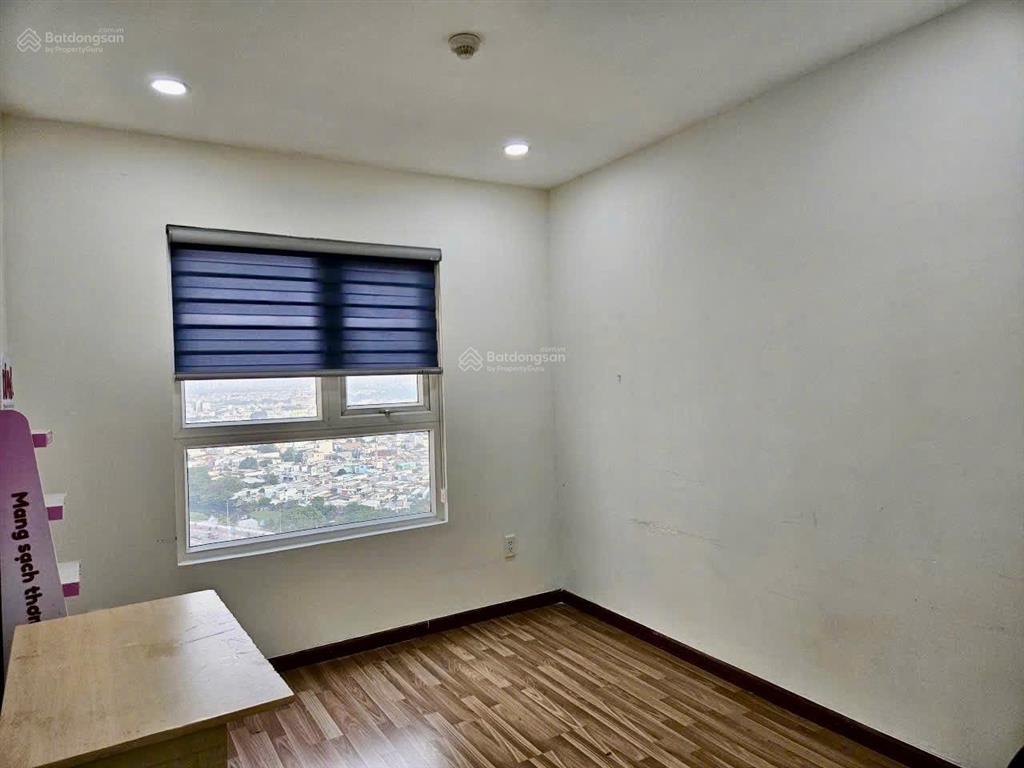 Cho thuê căn hộ diamond riverside 3 phòng ngủ 86m2 quận 6, nhà trống có ít đồ điện, giá 10triệu/th