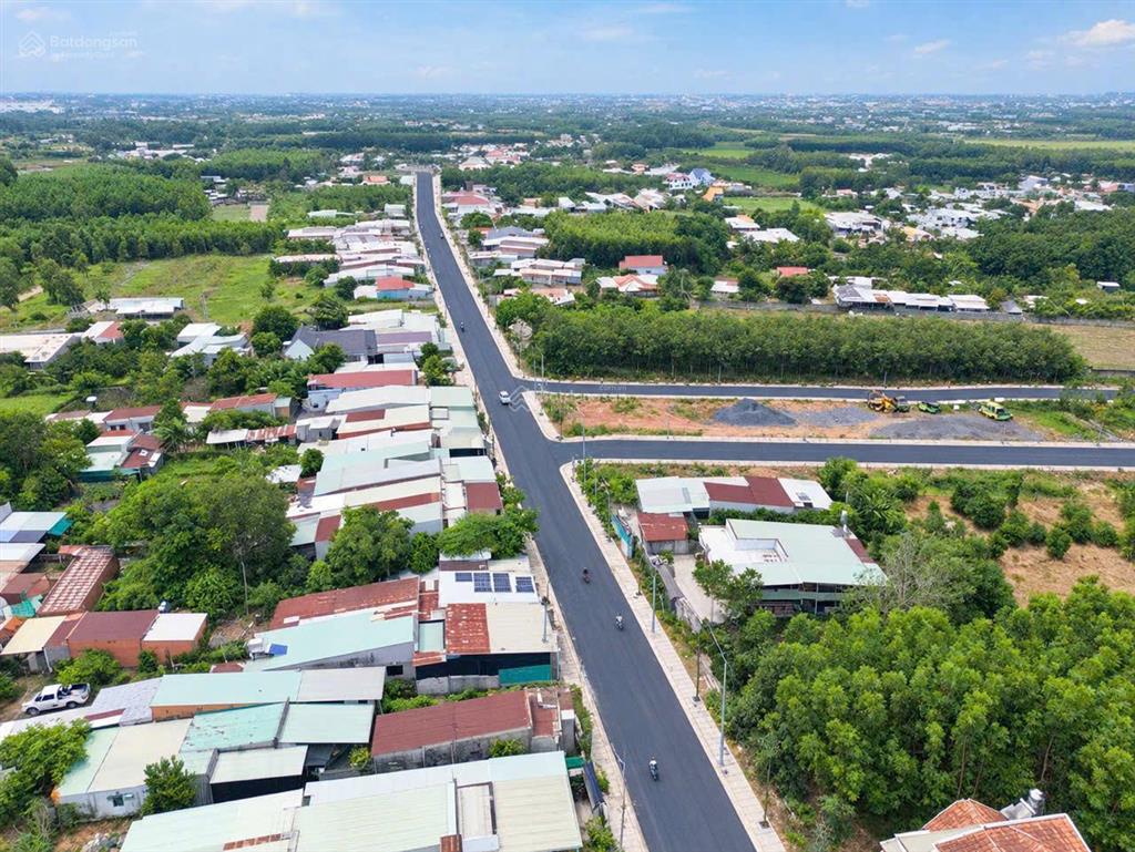 Hàng nóng bung 40 nền đất shr  thổ cư 100% giá f0 mặt tiền đường hương lộ 15 rộng 32m  chỉ 600tr