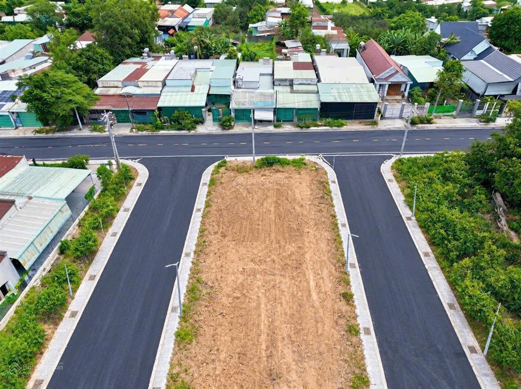 Hàng nóng bung 40 nền đất shr  thổ cư 100% giá f0 mặt tiền đường hương lộ 15 rộng 32m  chỉ 600tr