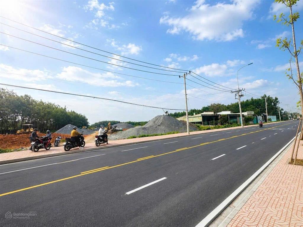 Hàng nóng bung 40 nền đất shr  thổ cư 100% giá f0 mặt tiền đường hương lộ 15 rộng 32m  chỉ 600tr