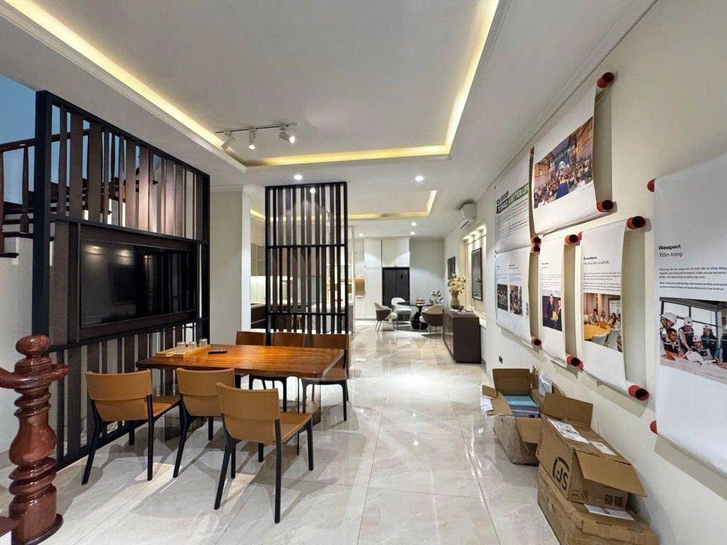 Bán nhà mặt phố Khuất Duy Tiến 100m2*7T, 8m MT, Kinh doanh, Văn phòng