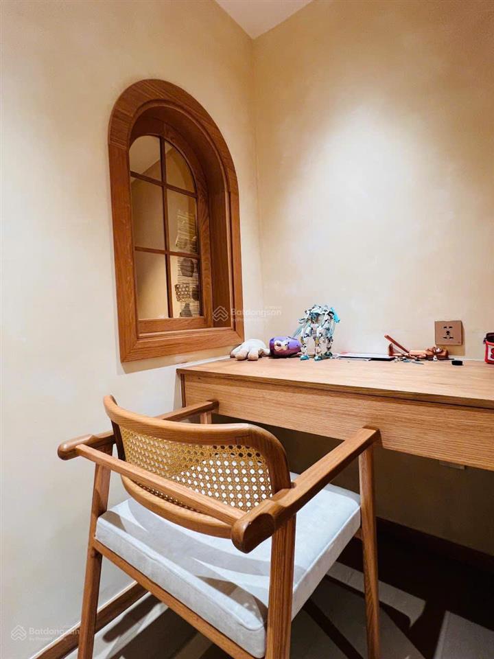 Chuyển xuống ở nhà đất, bán căn hộ tân hoàng minh  hoàng cầu, 136m2, nội thất thiết kế, có chỗ oto