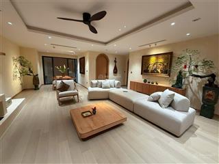 Chuyển xuống ở nhà đất, bán căn hộ tân hoàng minh  hoàng cầu, 136m2, nội thất thiết kế, có chỗ oto