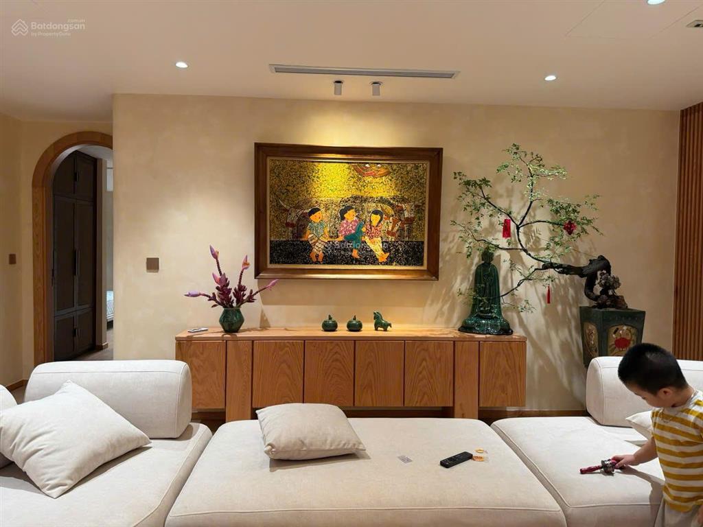 Chuyển xuống ở nhà đất, bán căn hộ tân hoàng minh  hoàng cầu, 136m2, nội thất thiết kế, có chỗ oto