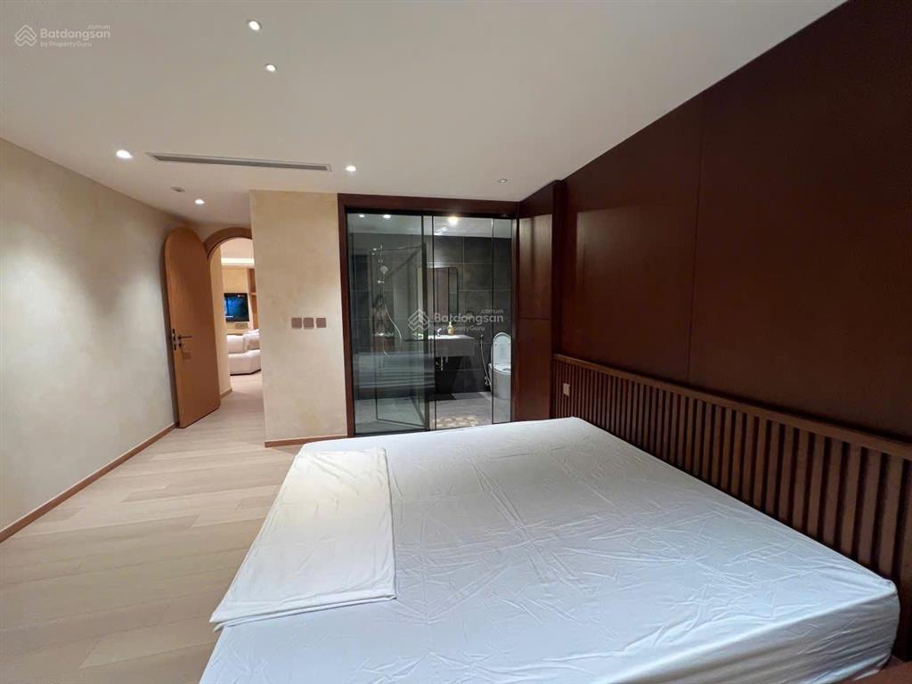 Chuyển xuống ở nhà đất, bán căn hộ tân hoàng minh  hoàng cầu, 136m2, nội thất thiết kế, có chỗ oto