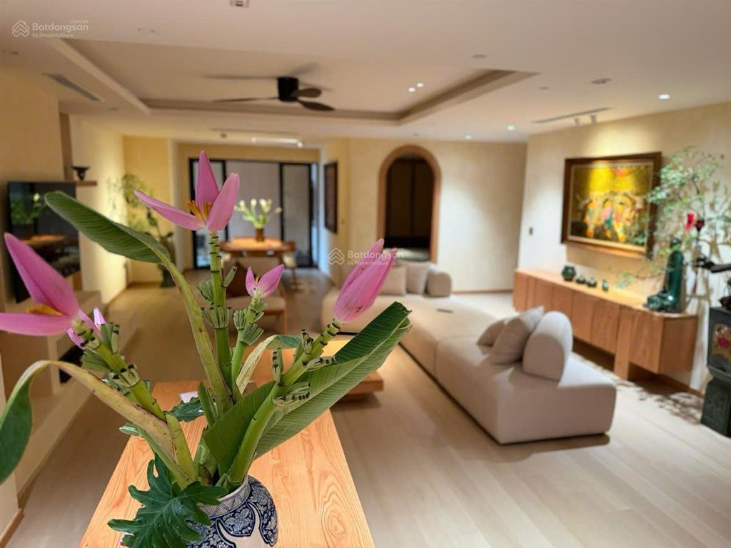 Chuyển xuống ở nhà đất, bán căn hộ tân hoàng minh  hoàng cầu, 136m2, nội thất thiết kế, có chỗ oto