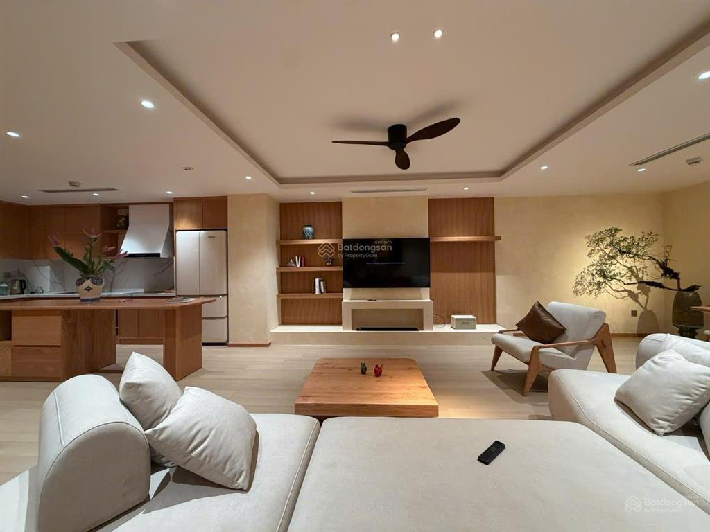Chuyển xuống ở nhà đất, bán căn hộ tân hoàng minh  hoàng cầu, 136m2, nội thất thiết kế, có chỗ oto