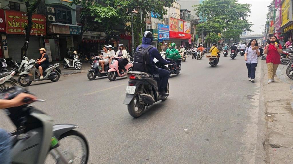 Bán nhà quận hai bà trưng tại phố lạc trung 10 tỷ vnd 36m2 10m ra mặt phố nhà 4 tầng ở ngay.