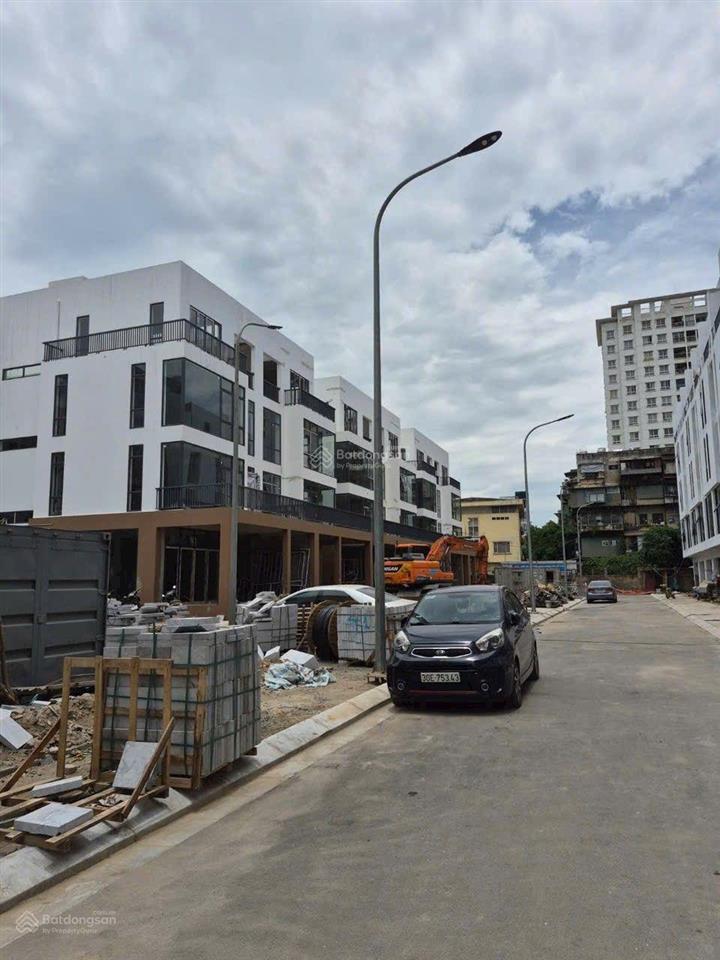 Bán biêt thự tại 61 phố lạc trung hai bà trưng diện tích 80m 6 tầng phân lô kinh doanh trung tâm.