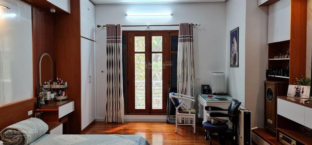 Bán nhà mặt phố ngũ xá quận ba đình diện tích 100m 6 tầng mặt phố làm khách sạn homesstay mặt phố.