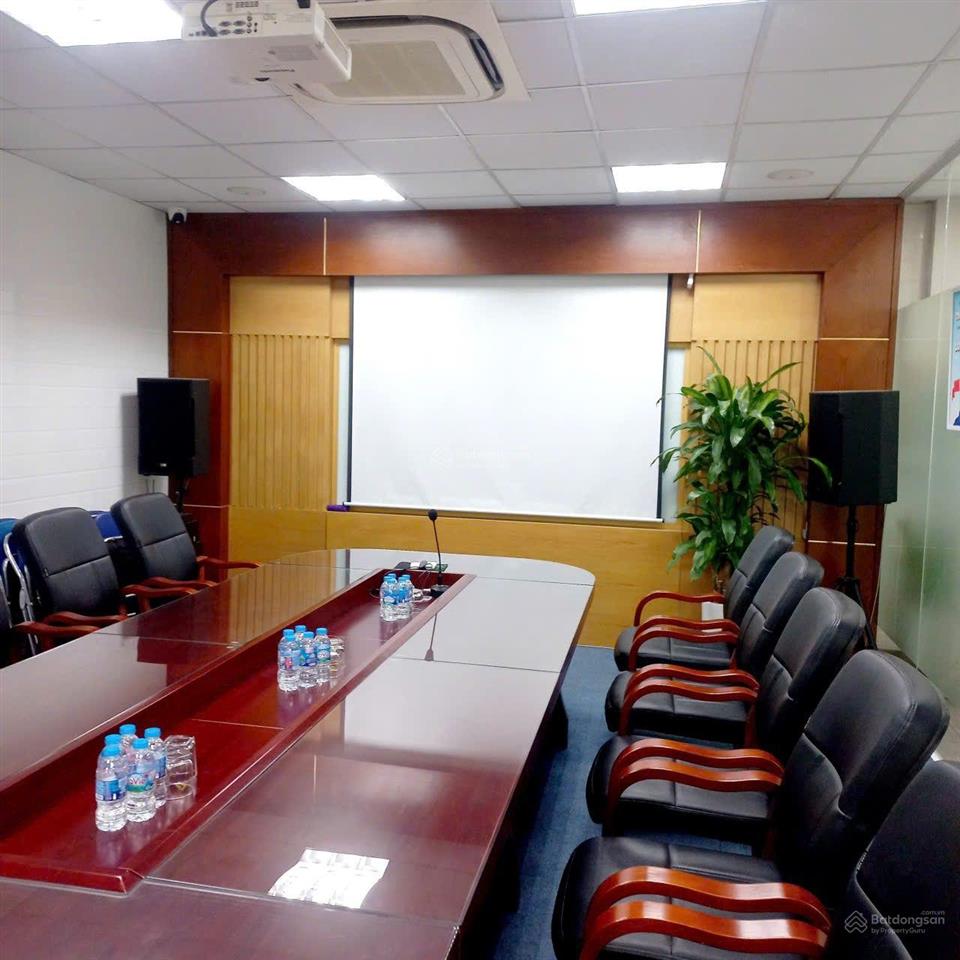 Bán nhà mặt phố ngũ xá quận ba đình diện tích 100m 6 tầng mặt phố làm khách sạn homesstay mặt phố.