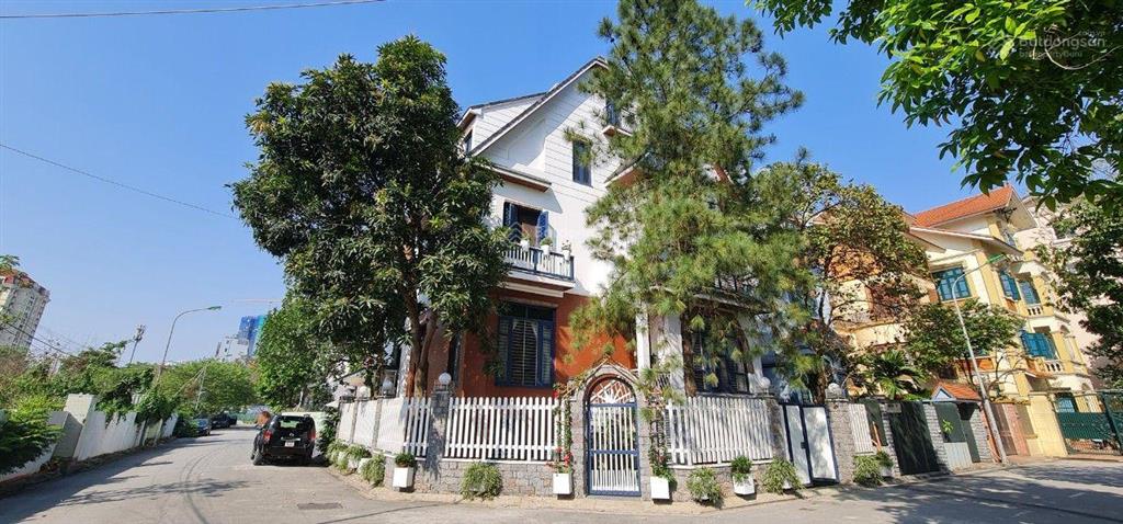 Bán biệt thự d6 vườn đào 180m lô góc 5 tầng mặt tiền hơn 20m nhà có hầm nhà đẹp ở ngay sổ đỏ đẹp.