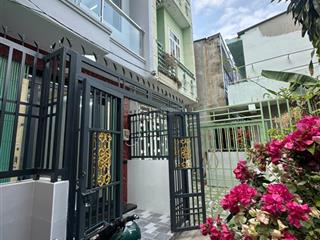 Nhà mới dọn vào ở ngay! 3 tầng kiên cố, có sân đậu xe thoải mái, hẻm rộng đường rạch cát quận 8