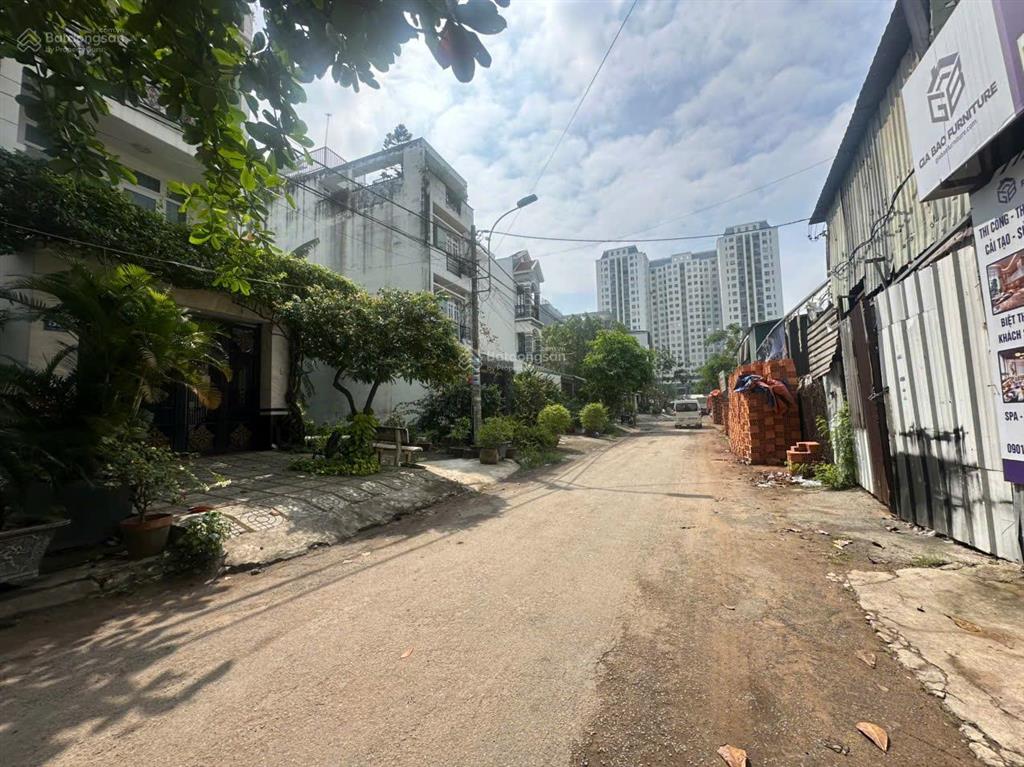 Nền đất mt đường lớn 20m đối diện công viên|dt 4m x 20.5m| kdc lê bôi, phạm thế hiển, quận 8