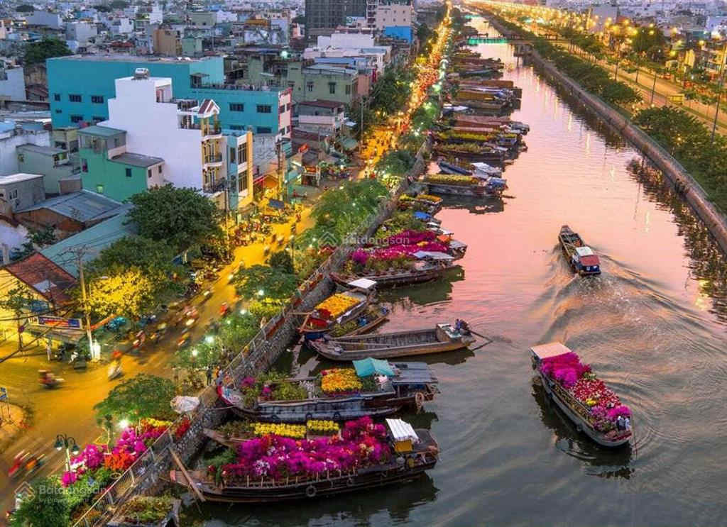 Hàng hiếm! nhà 2 mặt tiền sầm uất view sông, ngay lễ hội trên bến dưới thuyền quận 8