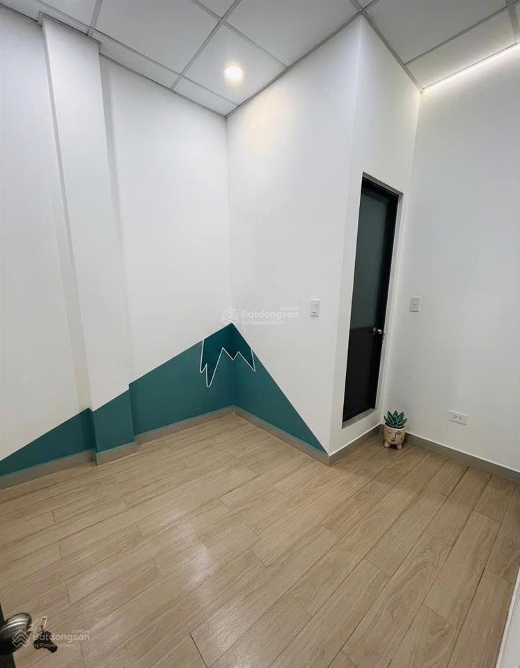 Bán nhà mới, 3 tầng, 2 phòng ngủ, sổ hồng riêng, đường lương văn can quận 8