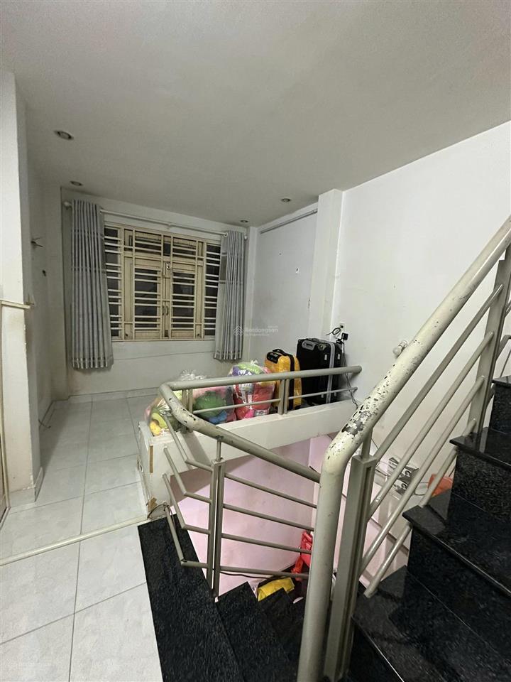 Bán nhà hẻm lớn, nhà còn mới 4 tầng, ngay đường trần bình trọng gần cầu chữ y