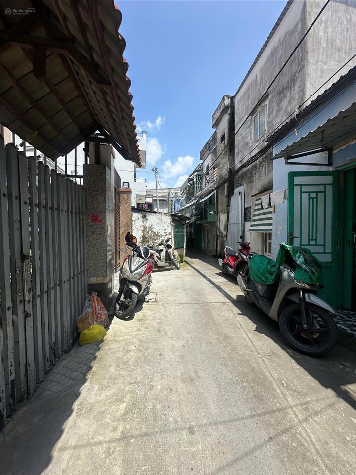 Nhà chính chủ 2 phòng ngủ, 3 tầng, sổ hồng riêng, gần trường ngô gia tự, bến bình đông