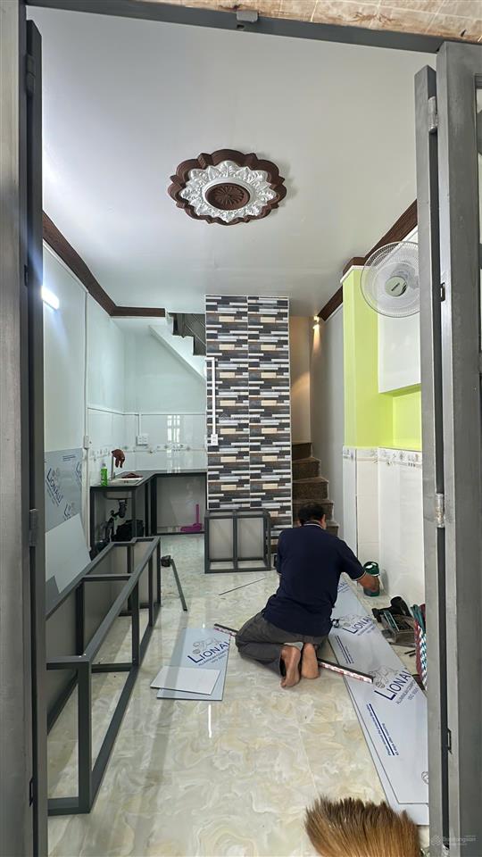 Nhà chính chủ 2 phòng ngủ, 3 tầng, sổ hồng riêng, gần trường ngô gia tự, bến bình đông