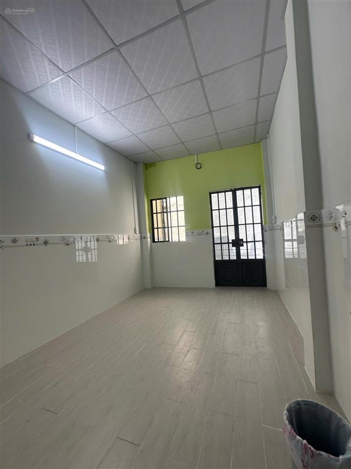 Nhà chính chủ 2 phòng ngủ, 3 tầng, sổ hồng riêng, gần trường ngô gia tự, bến bình đông