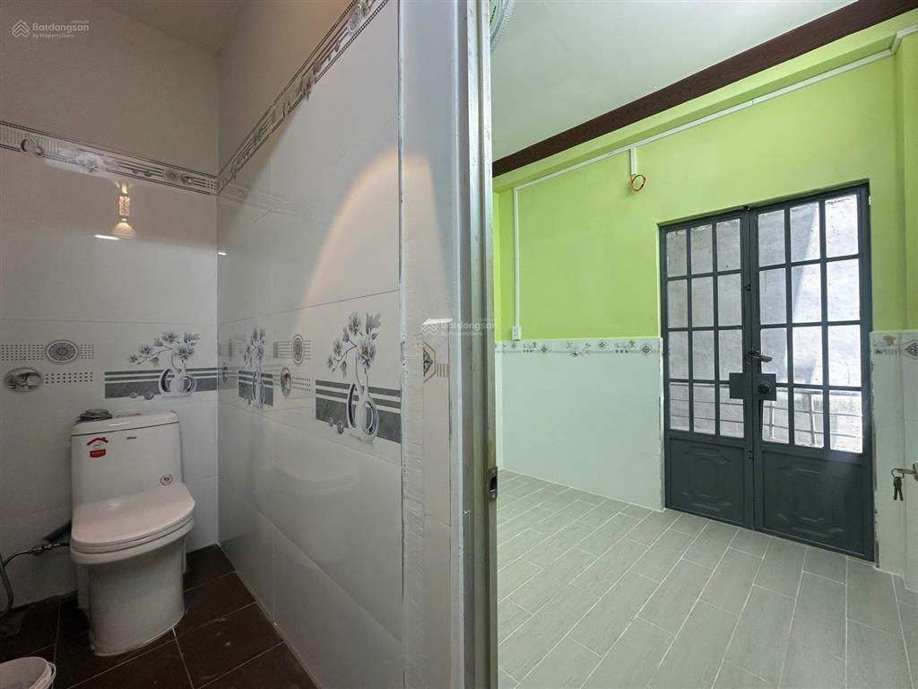 Nhà chính chủ 2 phòng ngủ, 3 tầng, sổ hồng riêng, gần trường ngô gia tự, bến bình đông