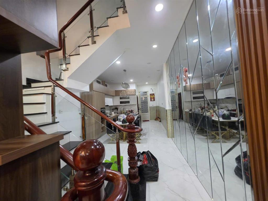 Bán nhà hẻm 1 xẹt, diện tích 83m2 nở hậu, 3 tầng, 5 phòng ngủ lớn, bùi minh trực