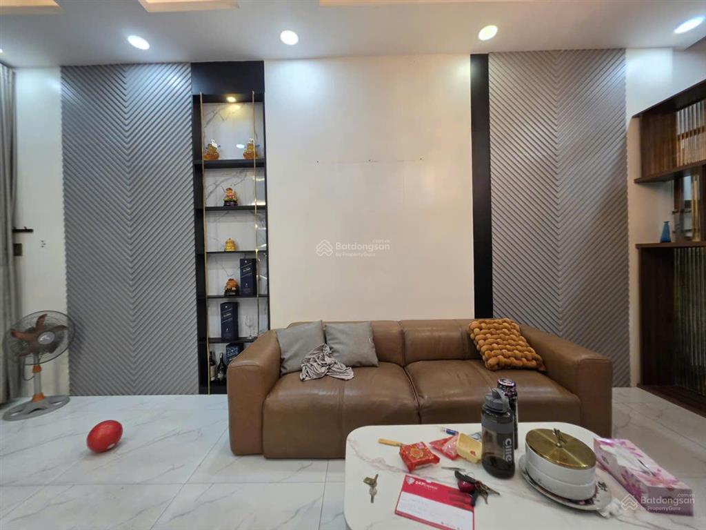 Bán nhà hẻm 1 xẹt, diện tích 83m2 nở hậu, 3 tầng, 5 phòng ngủ lớn, bùi minh trực