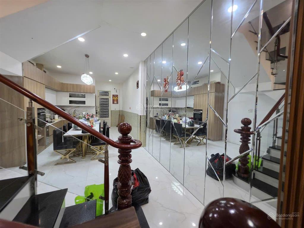 Bán nhà hẻm 1 xẹt, diện tích 83m2 nở hậu, 3 tầng, 5 phòng ngủ lớn, bùi minh trực