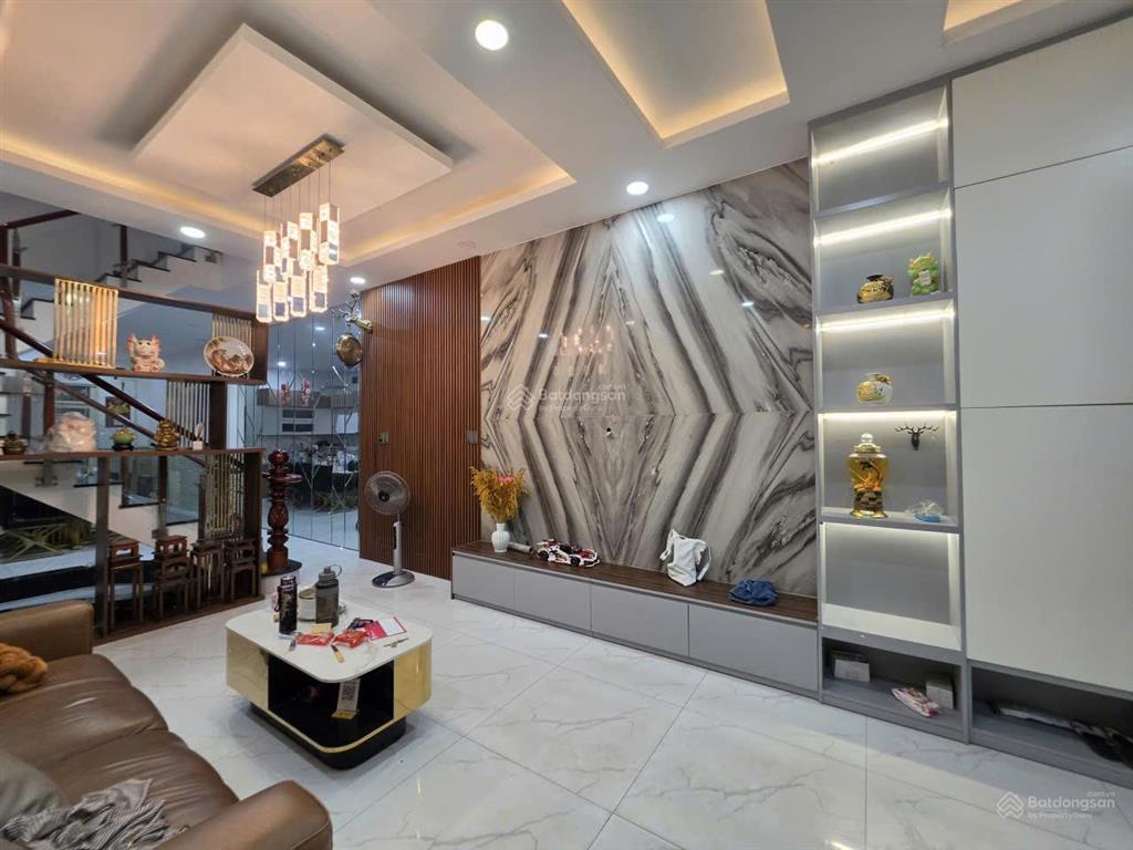Bán nhà hẻm 1 xẹt, diện tích 83m2 nở hậu, 3 tầng, 5 phòng ngủ lớn, bùi minh trực