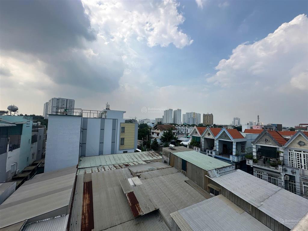 Nhà mới 4 tầng, 4 phòng ngủ master, cách mặt tiền phú định 50m