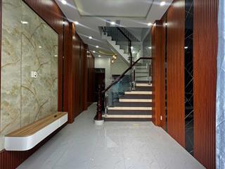 Nhà mới 4 tầng, 4 phòng ngủ master, cách mặt tiền phú định 50m