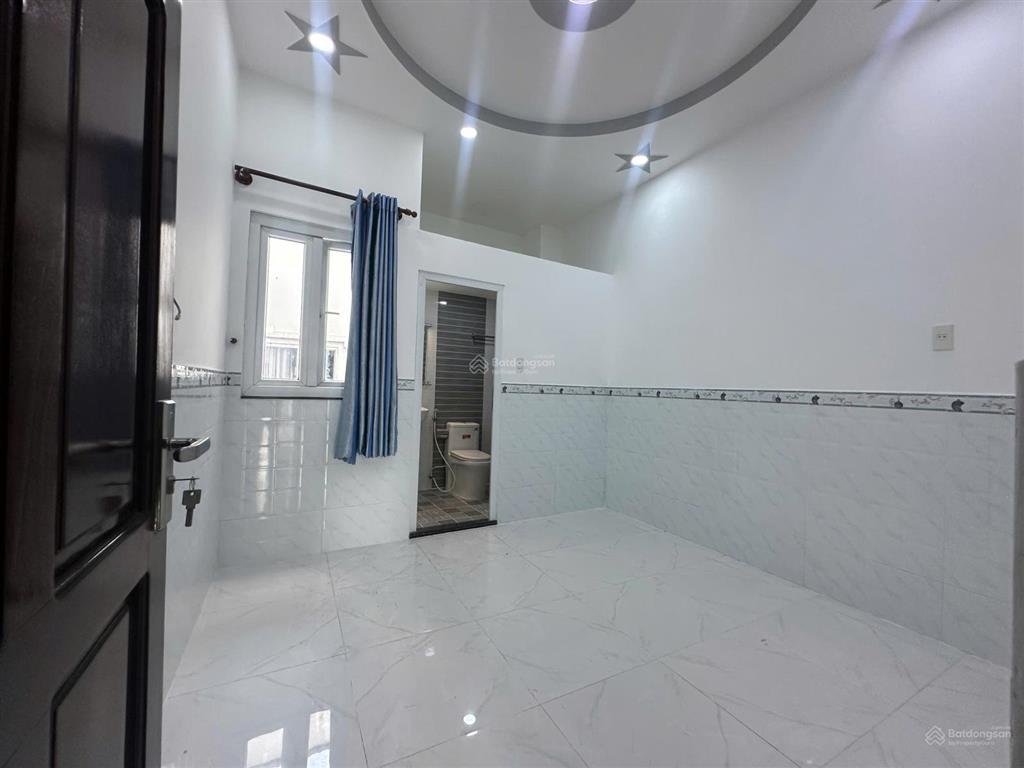 Nhà mới 4 tầng, 4 phòng ngủ master, cách mặt tiền phú định 50m