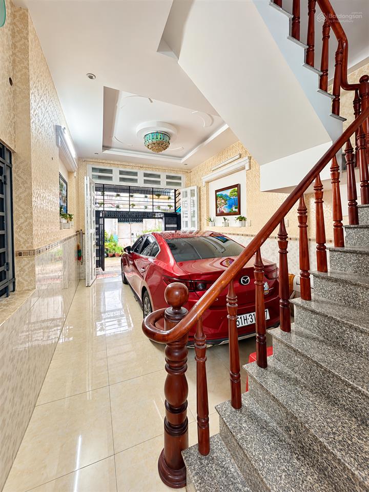 Bán gấp! nhà hẻm xe tải, diện tích lớn 52m2, 2 tầng, đường hoàng ngân