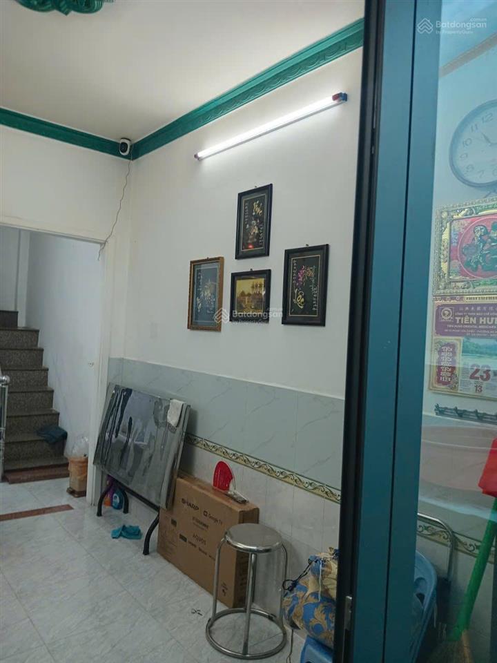 Nhà mới 2 tầng, sổ hồng riêng, có sân đậu xe, hẻm an ninh đường lưu hữu phước