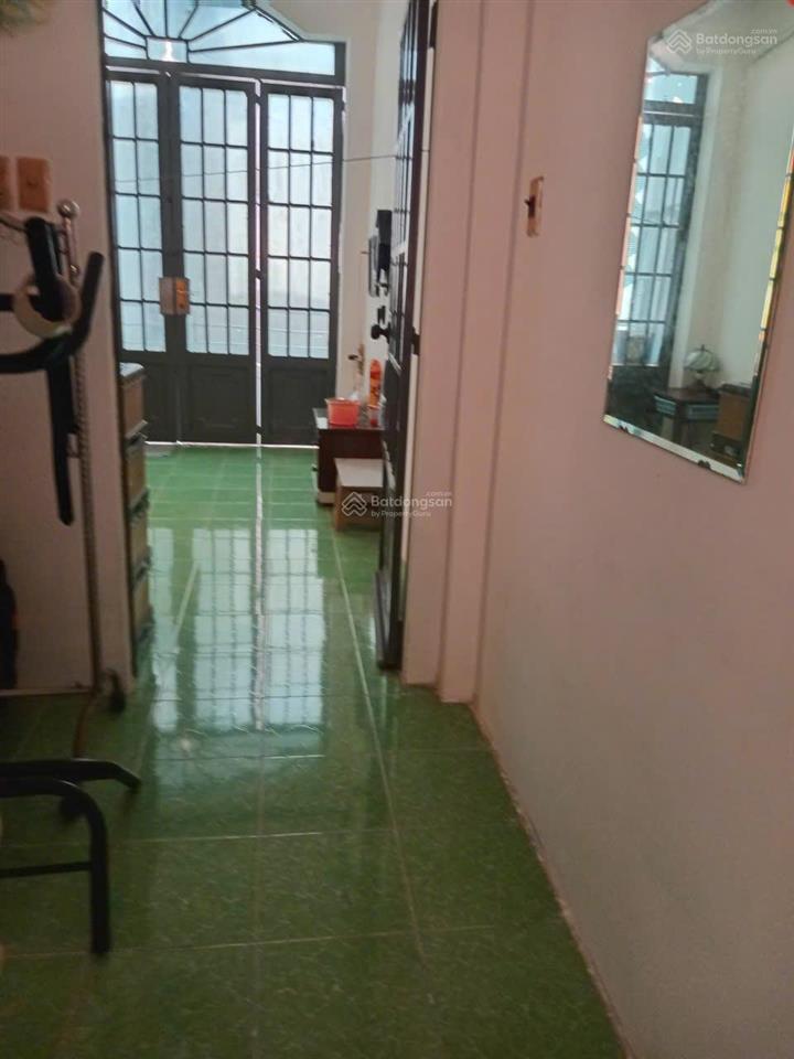 Nhà mới 2 tầng, sổ hồng riêng, có sân đậu xe, hẻm an ninh đường lưu hữu phước
