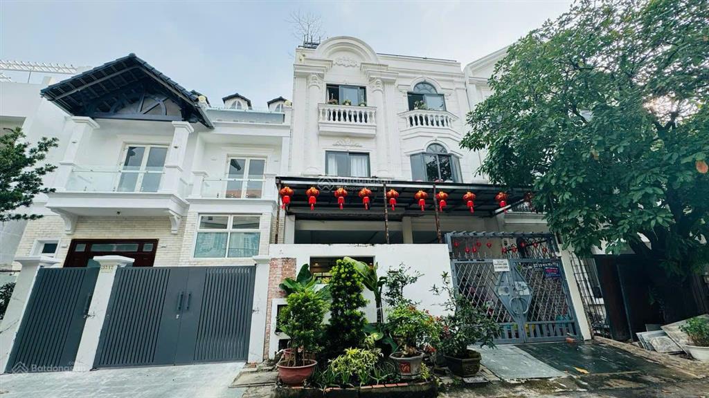 Biệt thự nam thông 1 phú mỹ hưng  11x18m  hướng đông nam  giá tốt 53.5 tỷ