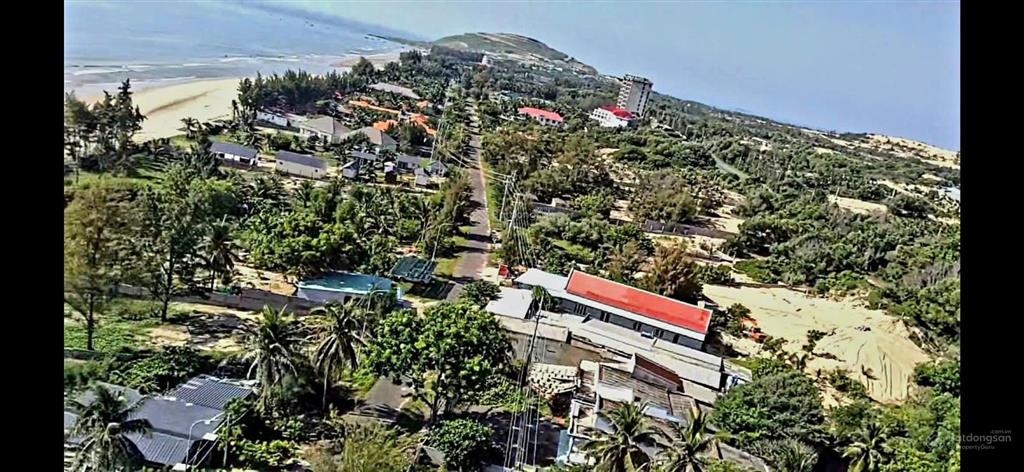 Bán căn villa 10 phòng mới xây dựng xong chưa hoạt động mặt biển suối nước p. mũi né tp phan thiết