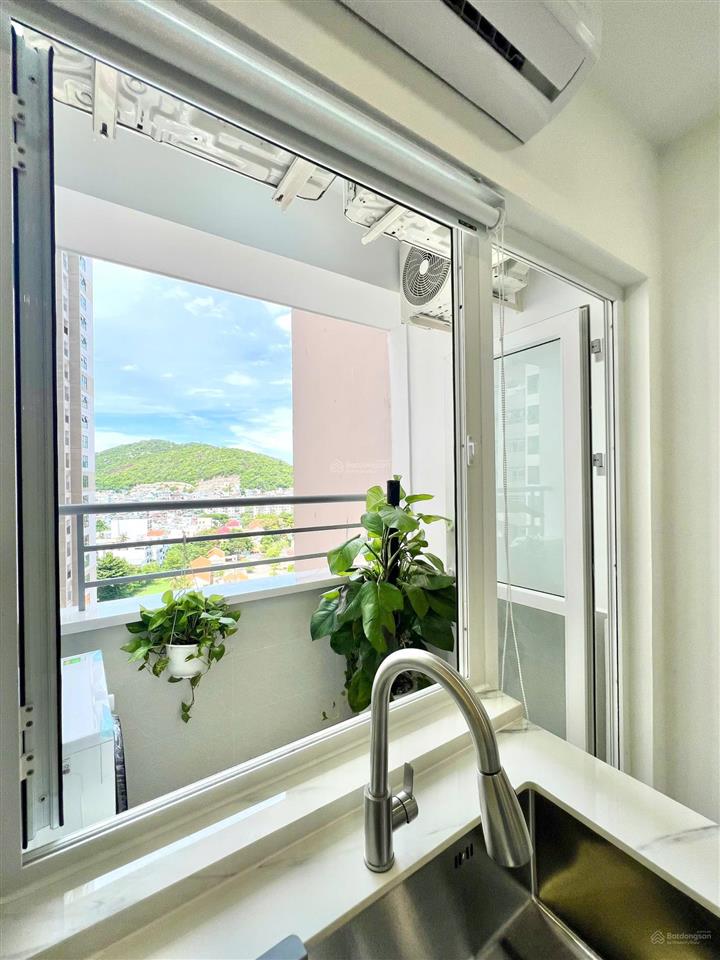 Chính chủ bán căn 1518 (tầng 15 căn 18)  toà oc1b giá 3,29 tỷ, nội thất mới hoàn toàn