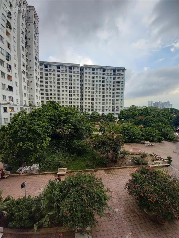 Chính chủ, bán chung cư khu đô thị thành phố giao lưu dt 76m² gồm 2 phòng ngủ 2 wc. giá 5.7 tỷ