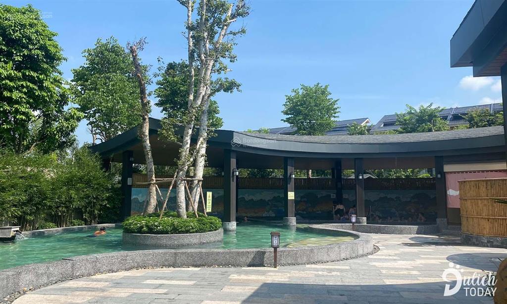 Nghỉ dưỡng cho giới tinh hoa  biệt thự khoáng nóng ven đô