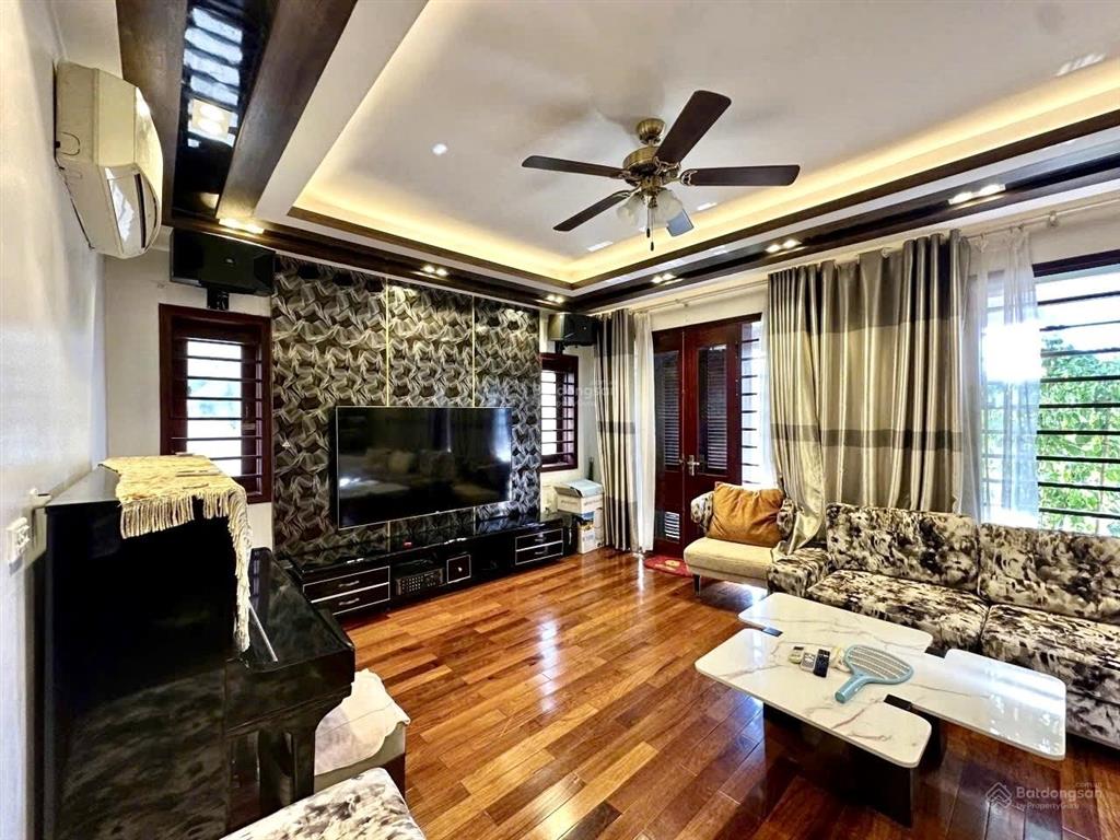 Nhà phong cách bt sân vườn duy nhất ngọc lâm. phân lô xây building cực nét